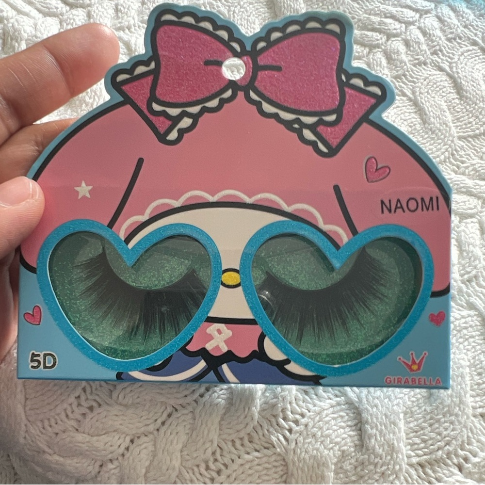 Lashes - Picture 10 of 10